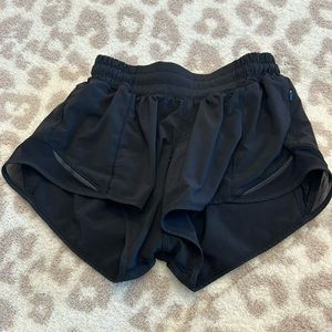 lululemon hotty hot shorts size 2 black